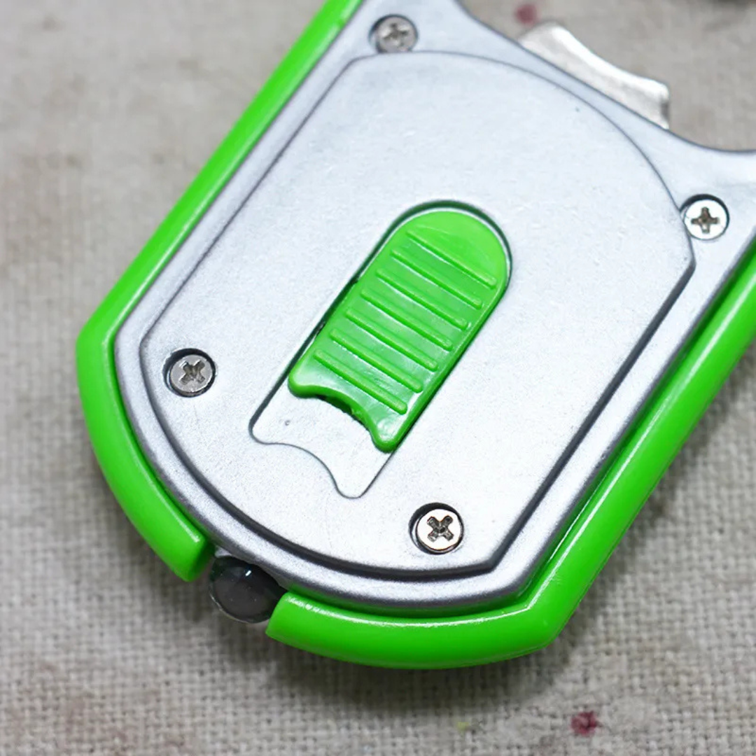 - 3’ü 1 Arada Anahtarlık Açacak + LED Fener + Şık Tasarım Anahtarlık Şık Hediyelik